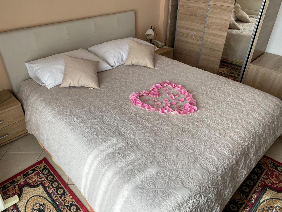 Hotel Aurora بولا المظهر الخارجي الصورة