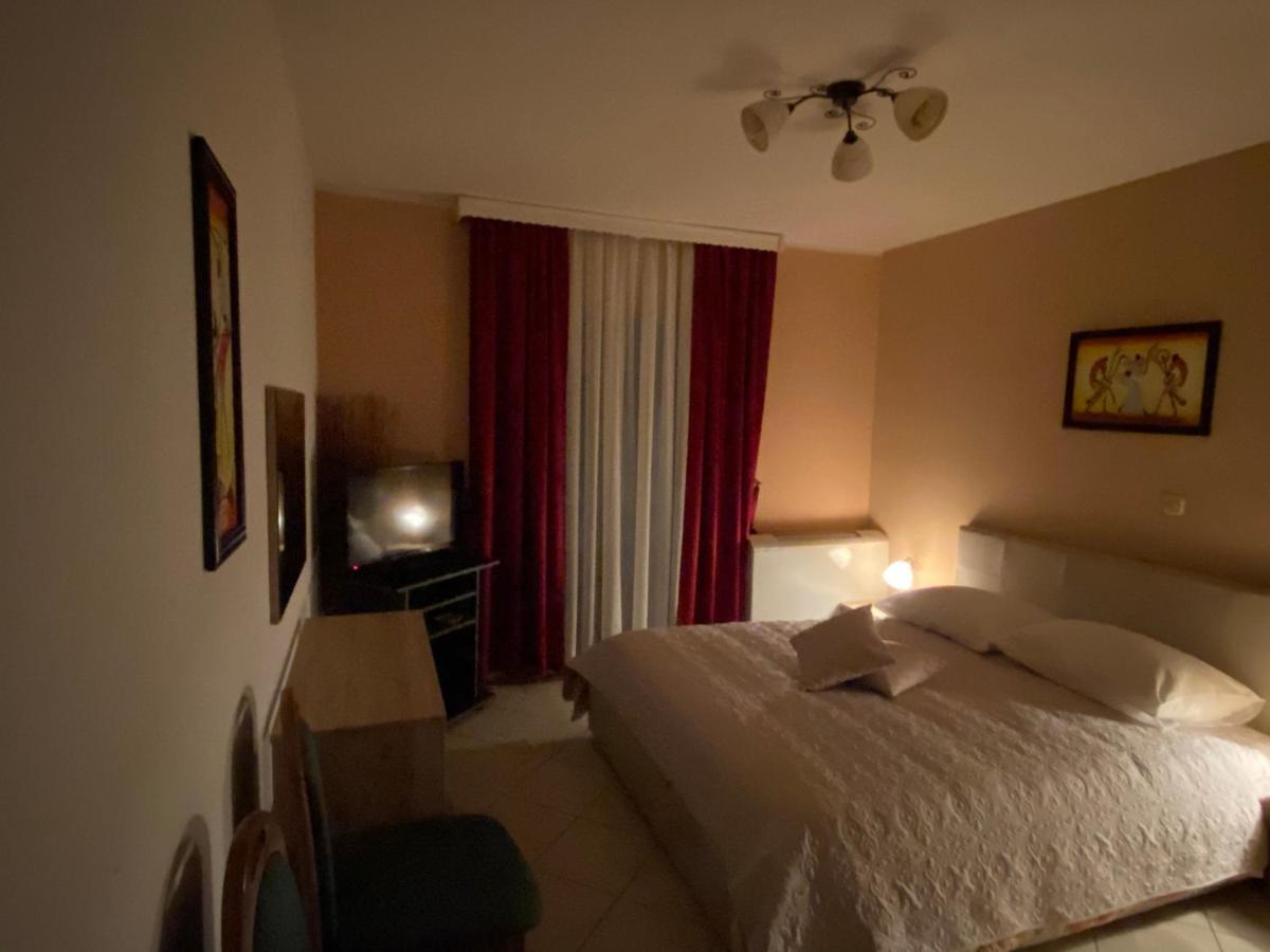 Hotel Aurora بولا المظهر الخارجي الصورة
