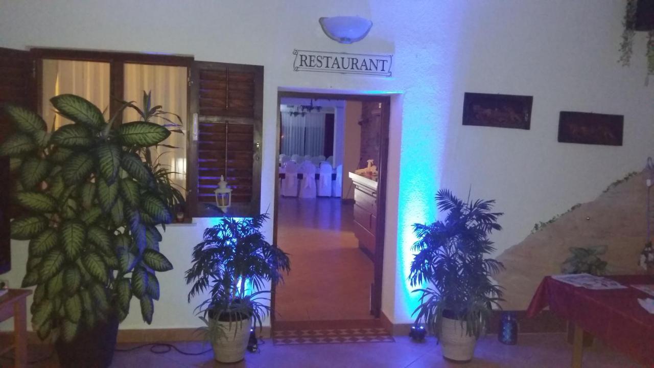 Hotel Aurora بولا المظهر الخارجي الصورة