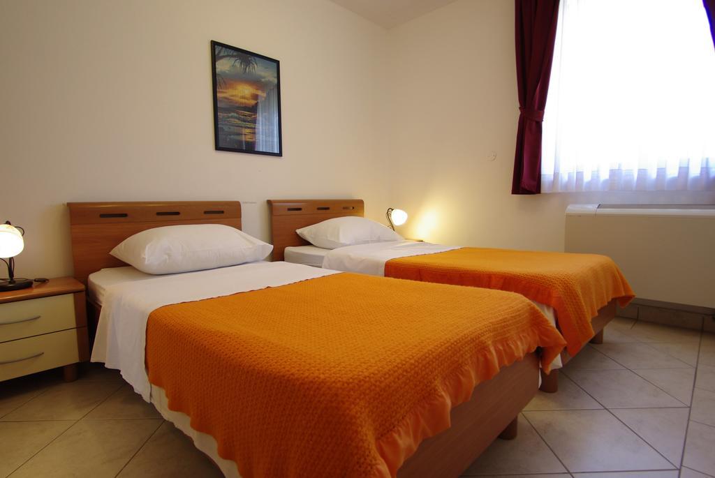 Hotel Aurora بولا المظهر الخارجي الصورة