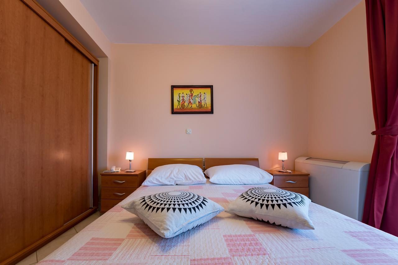 Hotel Aurora بولا المظهر الخارجي الصورة