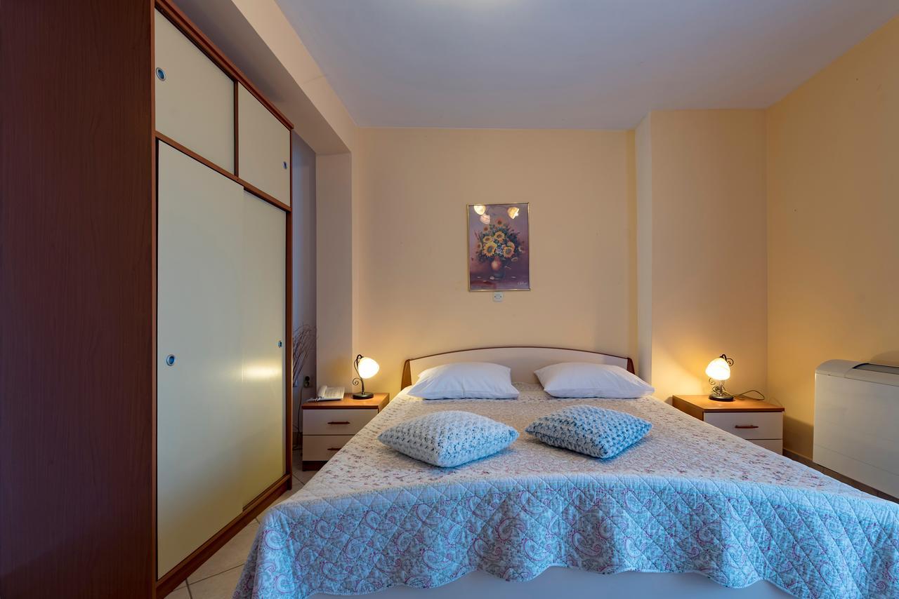 Hotel Aurora بولا المظهر الخارجي الصورة